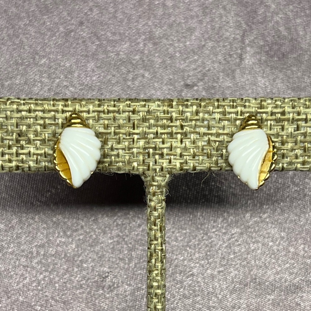 Vintage Avon Gold Tone and White Shell clip on Earrings